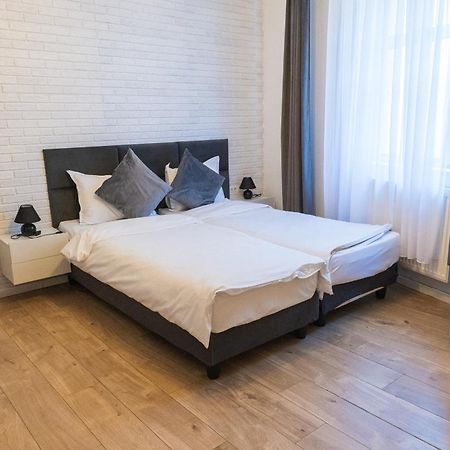 Moise House - Kosher Aparthotel Bukarest Exteriör bild
