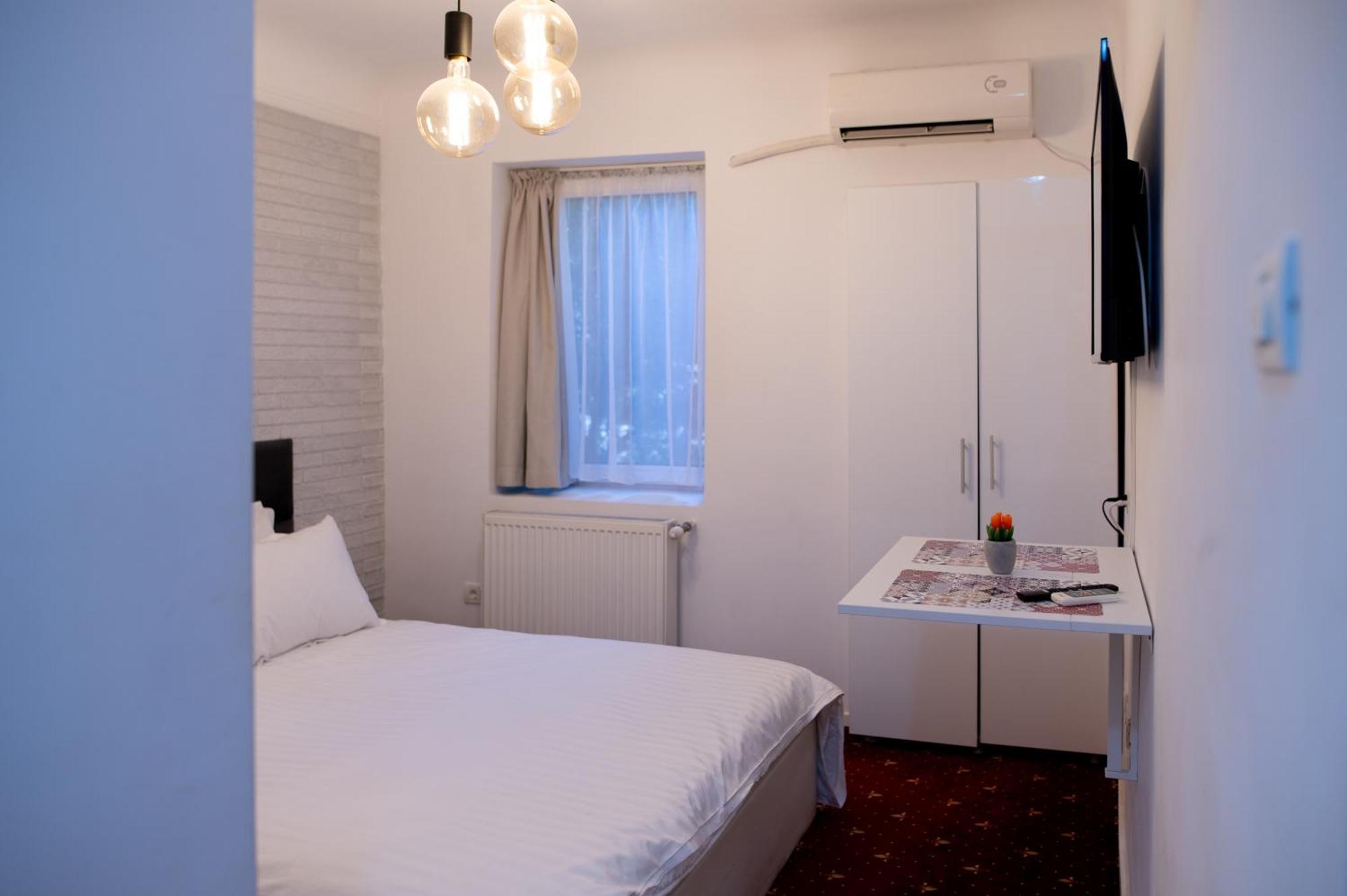 Moise House - Kosher Aparthotel Bukarest Exteriör bild