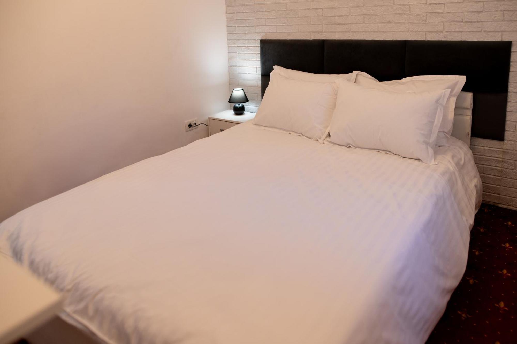 Moise House - Kosher Aparthotel Bukarest Exteriör bild