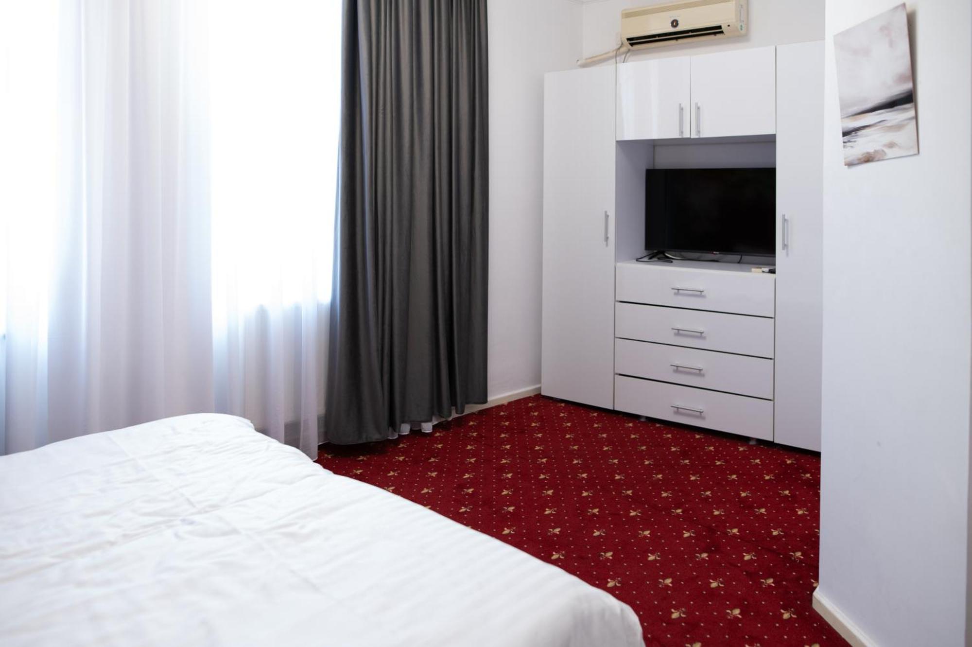 Moise House - Kosher Aparthotel Bukarest Exteriör bild