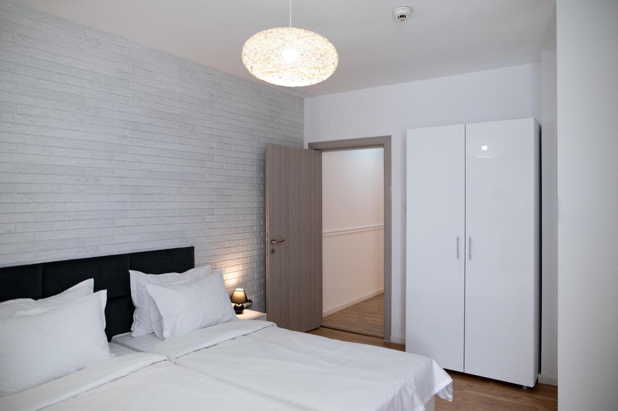 Moise House - Kosher Aparthotel Bukarest Exteriör bild