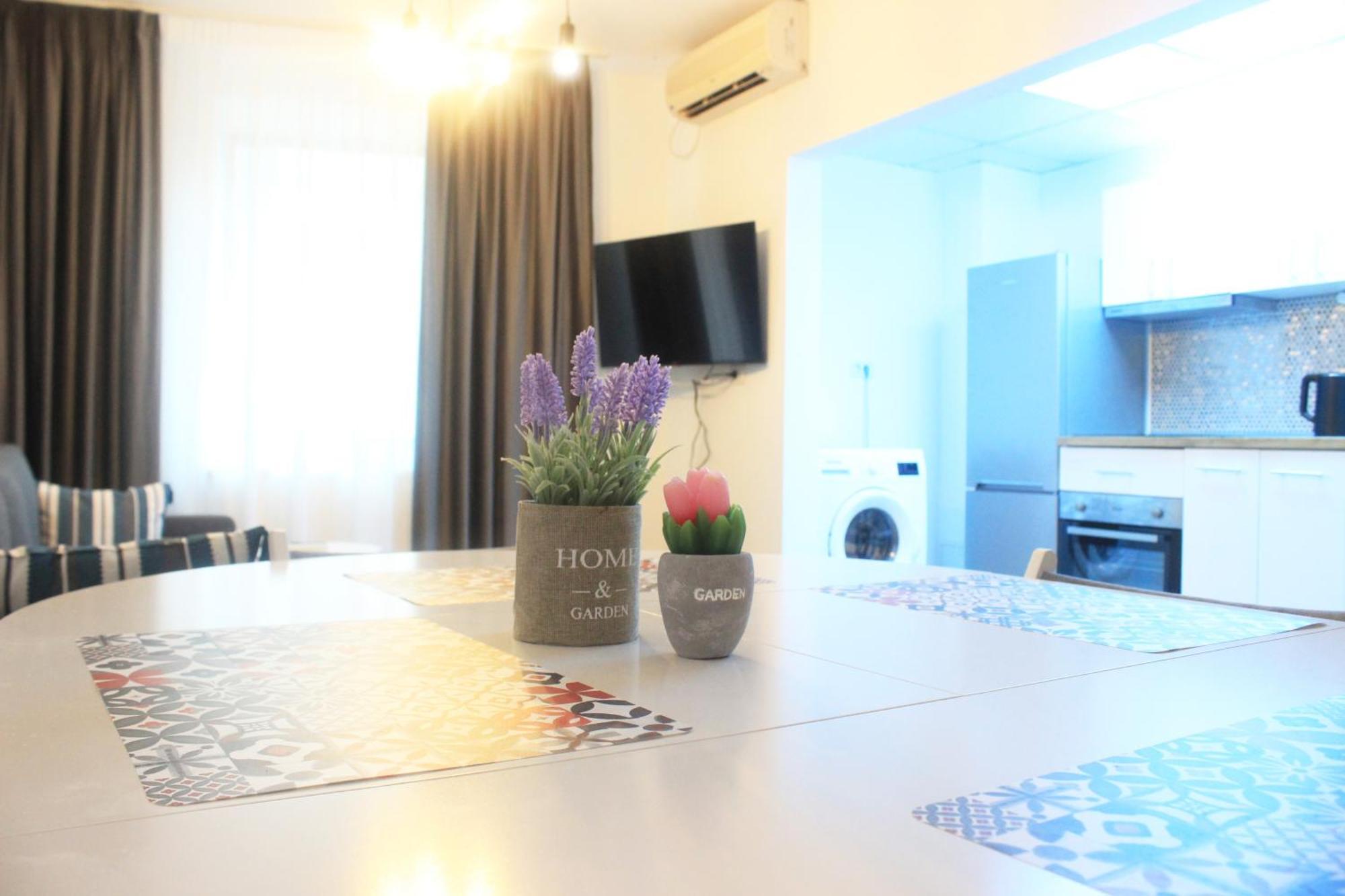 Moise House - Kosher Aparthotel Bukarest Exteriör bild