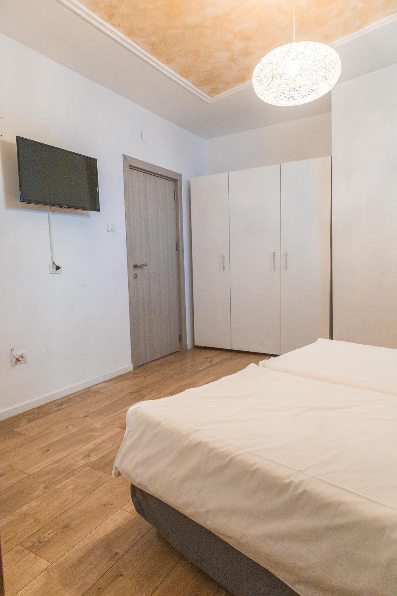 Moise House - Kosher Aparthotel Bukarest Exteriör bild